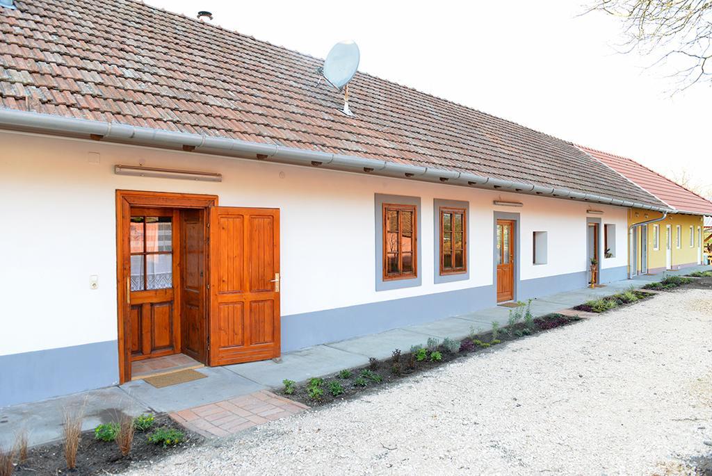 Rigofuetty Vendeghaz Hotel Tiszaalpar Bagian luar foto
