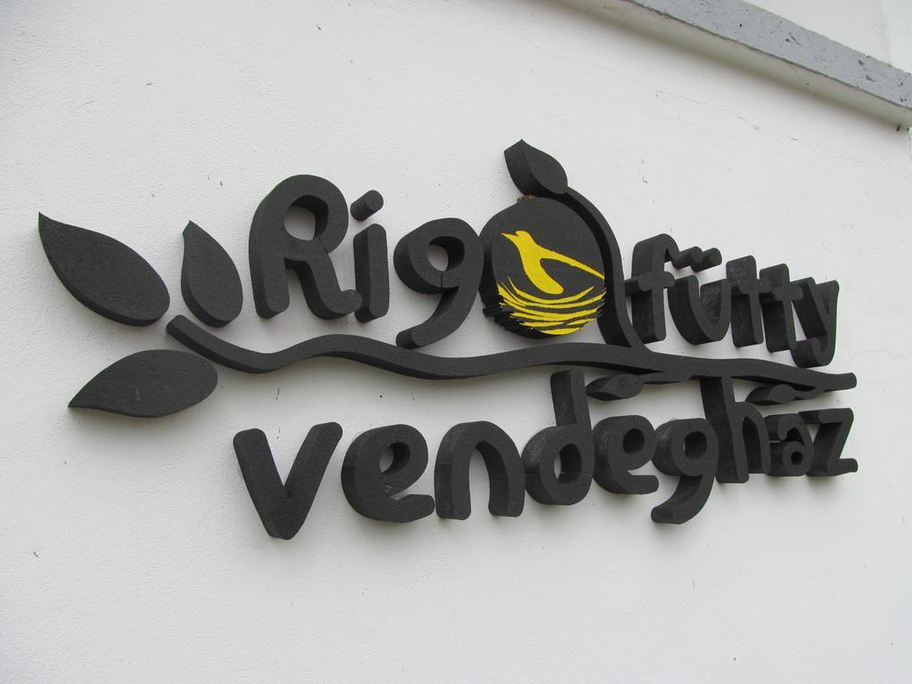 Rigofuetty Vendeghaz Hotel Tiszaalpar Bagian luar foto