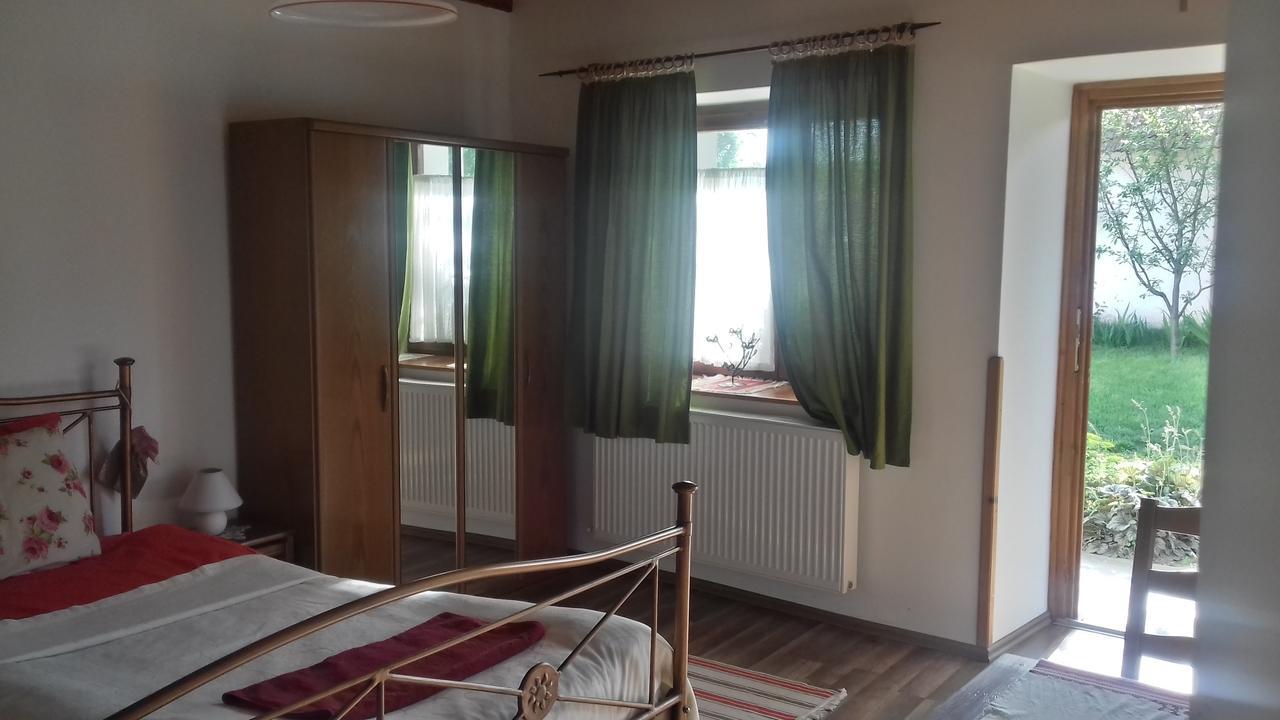 Rigofuetty Vendeghaz Hotel Tiszaalpar Bagian luar foto